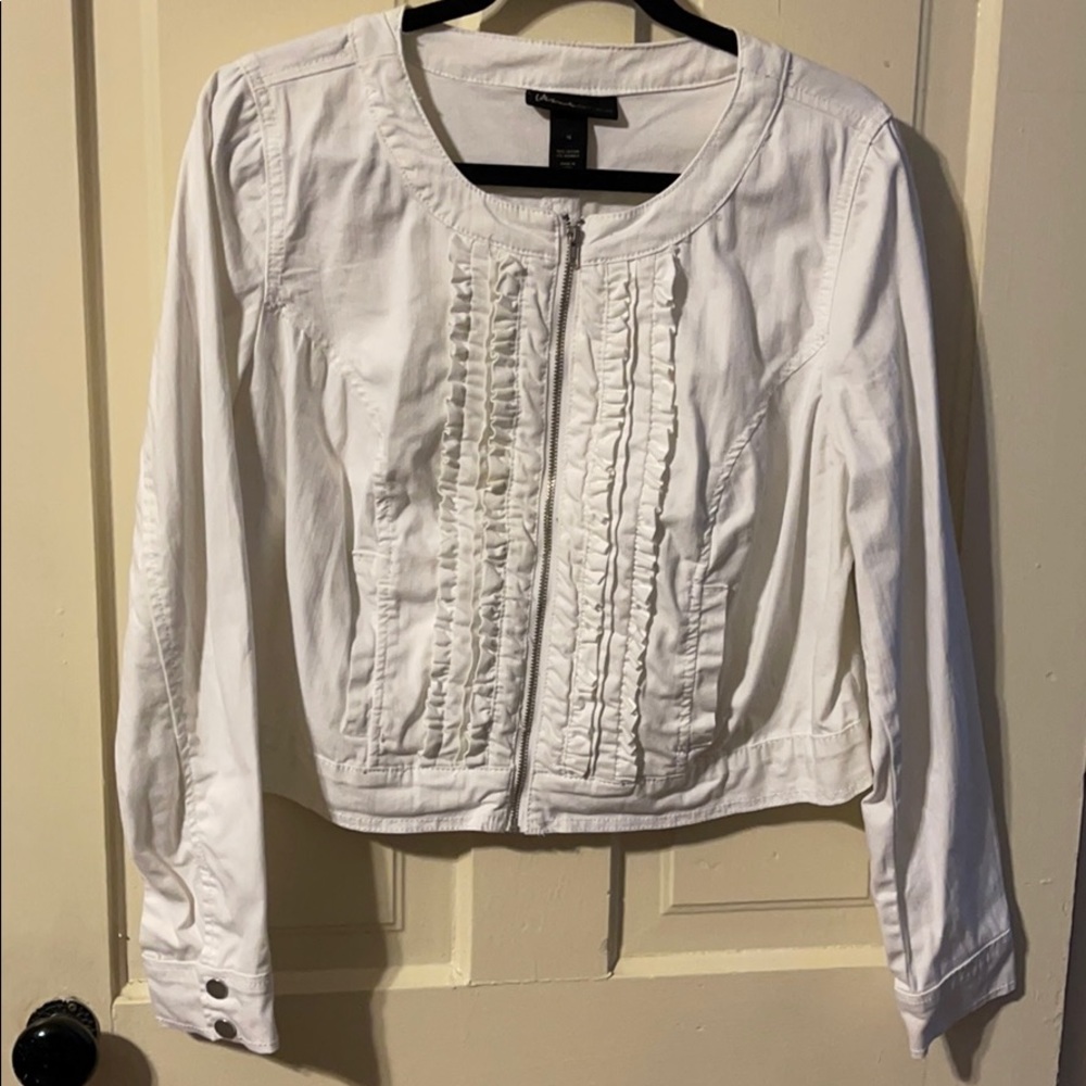 Cute cropped white denim ruffled zip-up jacket